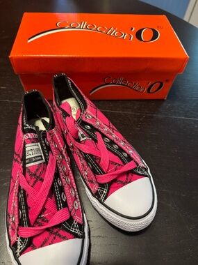 Collection 'O' Pink & Black Low Top Sneakers